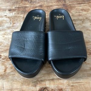 BEEK PELICAN BLACK LEATHER PLATFORM SANDAL SZ 5